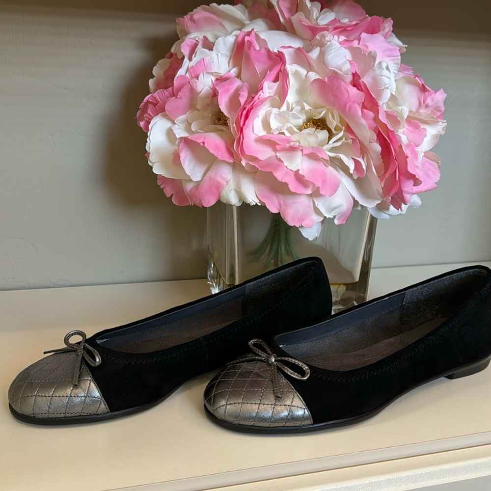 Aerosols Beckon Black Suede Flats